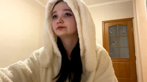 Snapshot of thaliakuchem chatting on 02.05.26 Yumi online show from 02.05.26