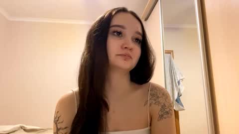 Snapshot of thaliakuchem chatting on 02.17.26 Yumi online show from 02.17.26