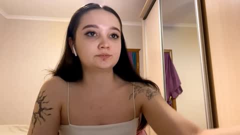 Snapshot of thaliakuchem chatting on 02.24.26 Yumi online show from 02.24.26