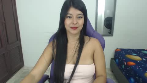 Snapshot of thalianabrunette chatting on 02.13.25 Thaliana0498 online show from 02.13.25