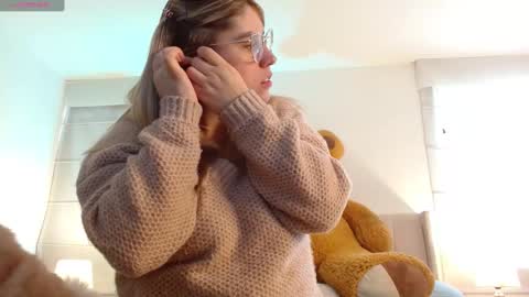 Snapshot of thamarajane1 chatting on 01.04.25 online show from 01.04.25