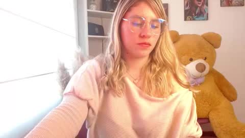 Snapshot of thamarajane1 chatting on 01.14.25 online show from 01.14.25