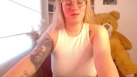 Snapshot of thamarajane1 chatting on 01.16.25 online show from 01.16.25