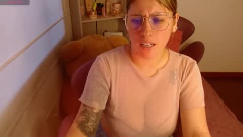 Snapshot of thamarajane1 chatting on 01.23.25 online show from 01.23.25