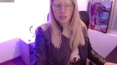 Snapshot of thamarajane1 chatting on 02.20.25 online show from 02.20.25