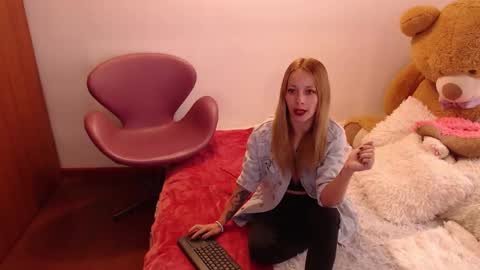 Snapshot of thamarajane1 chatting on 09.15.25 online show from 09.15.25