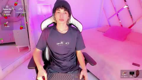 Snapshot of thanier_18 chatting on 02.20.26 thanier_18 online show from 02.20.26