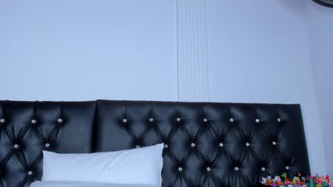 thara webstter online show from 10.18.25