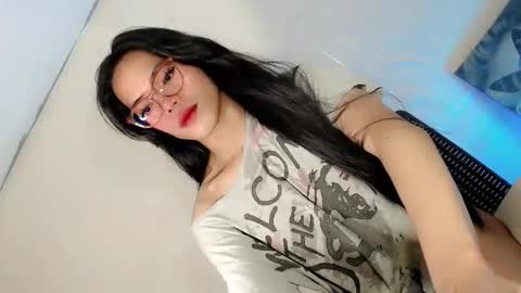 Snapshot of the_horny_bella chatting on 02.17.26 the_horny_bella online show from 02.17.26