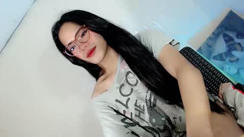 Snapshot of the_horny_bella chatting on 02.26.26 the_horny_bella online show from 02.26.26