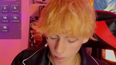 Matt independent model  online show from 12.09.24