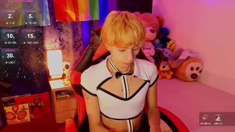 Matt independent model  online show from 12.10.24