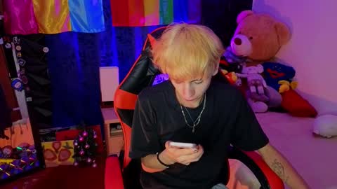 Matt independent model  online show from 12.11.24