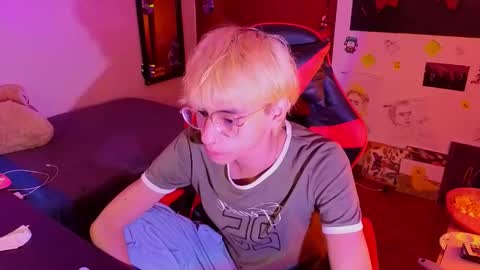 Matt independent model  online show from 01.14.25