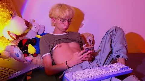 Matt independent model  online show from 01.14.25