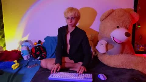 Matt independent model  online show from 01.15.25