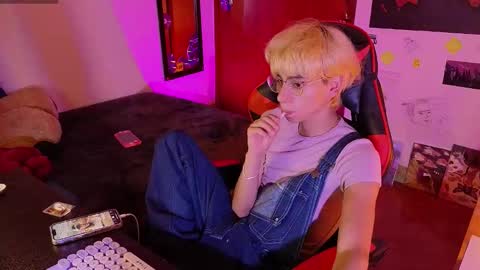 Matt independent model  online show from 01.17.25