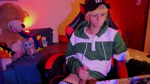 Matt independent model  online show from 01.20.25