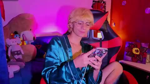 Matt independent model  online show from 01.21.25