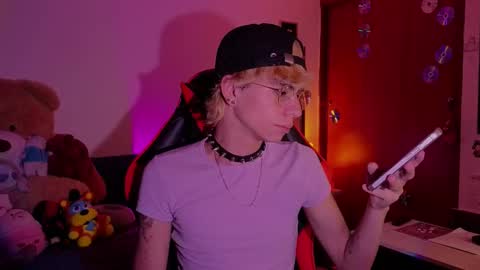 Matt independent model  online show from 01.23.25
