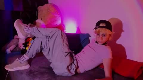 Matt independent model  online show from 01.24.25