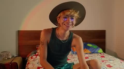 Matt independent model  online show from 01.27.25