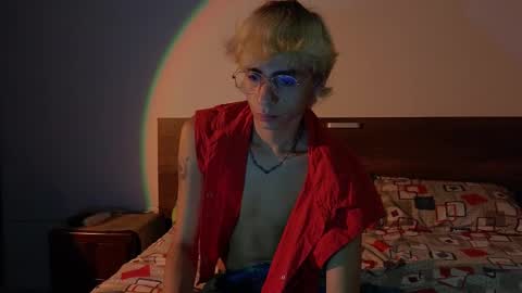 Matt independent model  online show from 01.30.25