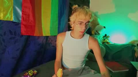 Matt independent model  online show from 02.13.25