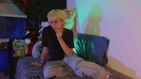 Matt independent model  online show from 02.19.25