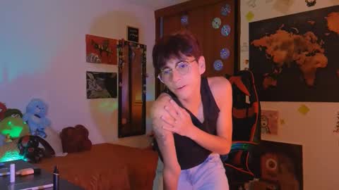 Matt independent model  online show from 09.16.25