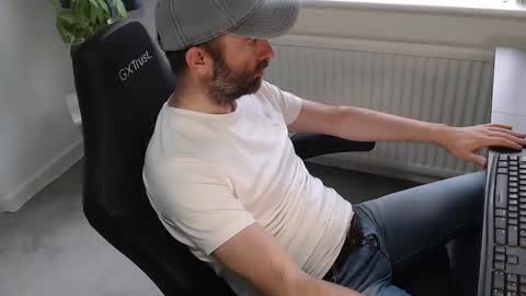 Snapshot of the_sensual_masturwait chatting on 10.17.25 the_sensual_masturwait online show from 10.17.25