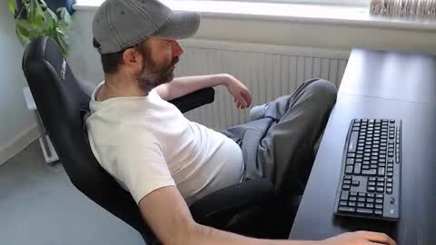 Snapshot of the_sensual_masturwait chatting on 10.21.25 the_sensual_masturwait online show from 10.21.25