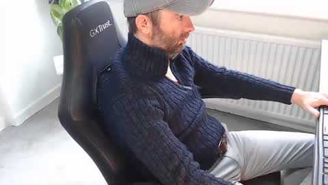 Snapshot of the_sensual_masturwait chatting on 10.22.25 the_sensual_masturwait online show from 10.22.25