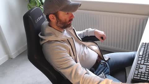 Snapshot of the_sensual_masturwait chatting on 10.31.25 the_sensual_masturwait online show from 10.31.25