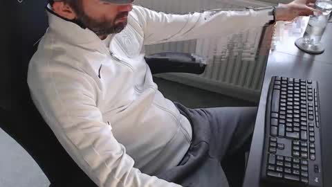 Snapshot of the_sensual_masturwait chatting on 11.07.25 the_sensual_masturwait online show from 11.07.25