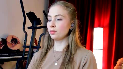 Ally    STREAMING ON TWITCH NOW Check my Twitter for updates online show from 10.04.25