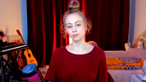 Ally    STREAMING ON TWITCH NOW Check my Twitter for updates online show from 06.01.26