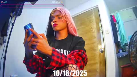 Snapshot of the_velvet_sandra chatting on 10.19.25 Sandra  3 online show from 10.19.25