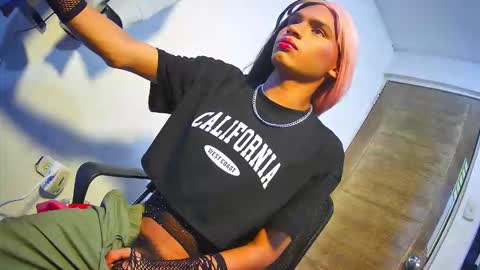 Snapshot of the_velvet_sandra chatting on 10.26.25 Sandra  3 online show from 10.26.25