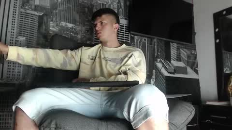 Snapshot of theangelmiguel chatting on 01.10.25 Miguel Angel online show from 01.10.25