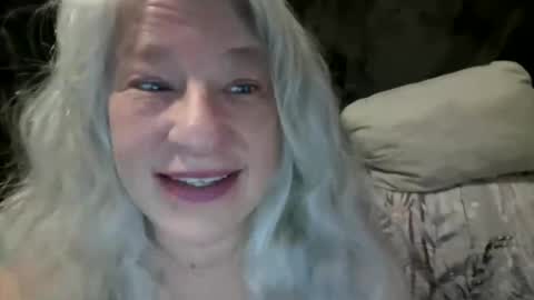 Snapshot of thearcticmilf chatting on 04.25.26 The Arctic Milf online show from 04.25.26