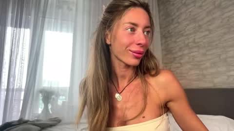 J online show from 09.10.25