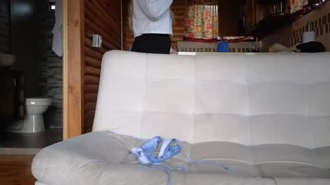 theauroramae -  online show from 02.04.25