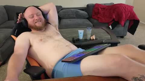 Snapshot of theballboy chatting on 10.28.25 theballboy online show from 10.28.25