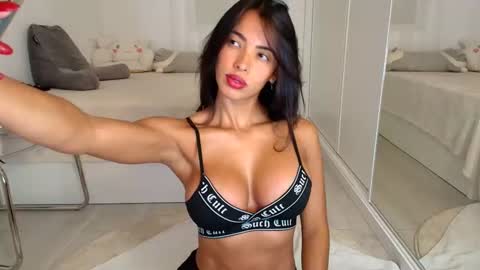 Snapshot of thebluelagoon30 chatting on 10.21.25 valeria online show from 10.21.25