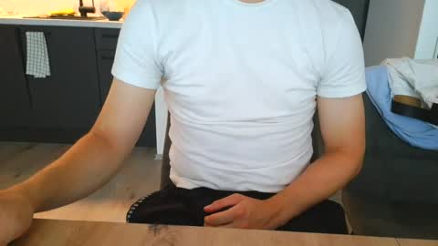 Snapshot of thecuteguy144949 chatting on 06.29.26 thecuteguy144949 online show from 06.29.26