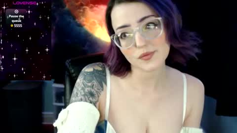 Snapshot of thedaisymoon chatting on 02.28.25 thedaisymoon online show from 02.28.25