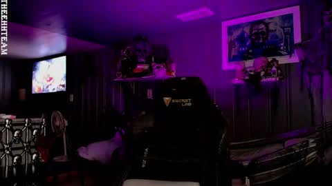 Snapshot of theehhteam chatting on 10.23.25 H online show from 10.23.25