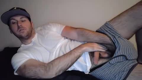 Snapshot of theetwohander chatting on 03.08.25 Theetwohander online show from 03.08.25