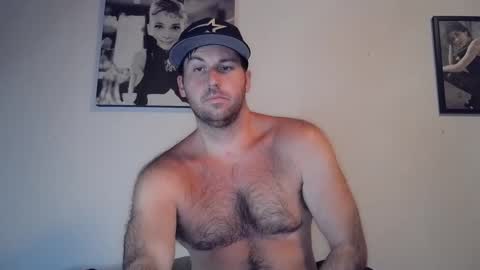Snapshot of theetwohander chatting on 09.14.25 Theetwohander online show from 09.14.25